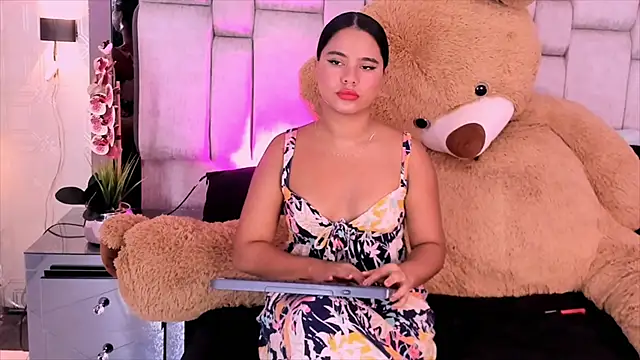 Snapshot of Marilyn-Cooper chatting on 12-15-24, 07:24 Marilyn-Cooper online show from 12-15-24, 07:24