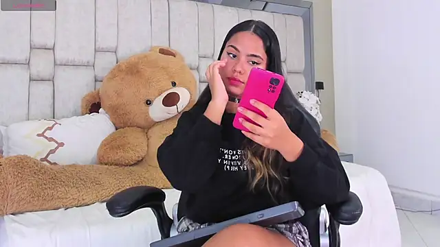 Snapshot of Marilyn-Cooper chatting on 01-05-25, 06:46 Marilyn-Cooper online show from 01-05-25, 06:46