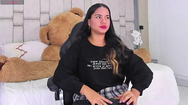 Snapshot of Marilyn-Cooper chatting on 01-05-25, 09:48 Marilyn-Cooper online show from 01-05-25, 09:48