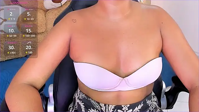 Snapshot of Marilyn-Cooper chatting on 01-08-25, 09:42 Marilyn-Cooper online show from 01-08-25, 09:42