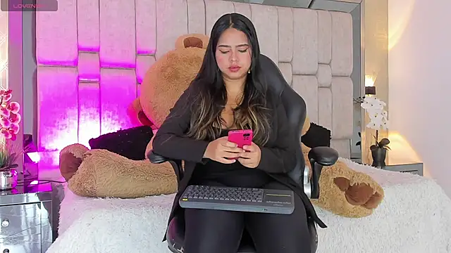 Snapshot of Marilyn-Cooper chatting on 02-11-25, 03:50 Marilyn-Cooper online show from 02-11-25, 03:50