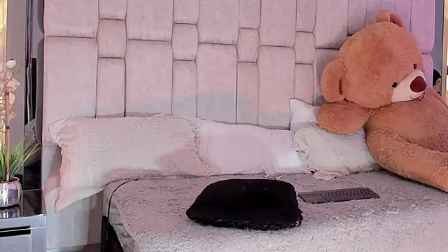 Snapshot of Marilyn-Cooper chatting on 02-20-25, 06:28 Marilyn-Cooper online show from 02-20-25, 06:28