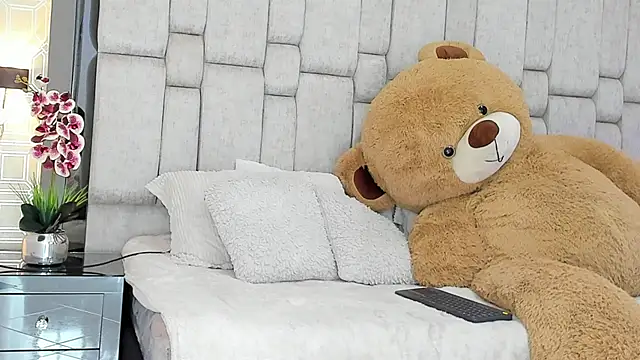 Snapshot of Marilyn-Cooper chatting on 02-23-25, 04:07 Marilyn-Cooper online show from 02-23-25, 04:07