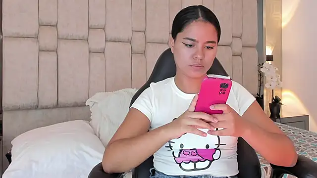 Snapshot of Marilyn-Cooper chatting on 02-26-25, 07:53 Marilyn-Cooper online show from 02-26-25, 07:53