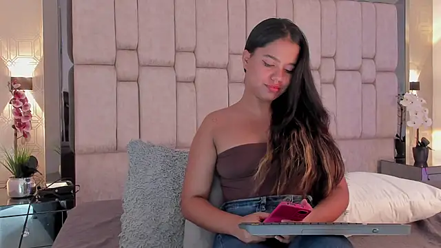 Snapshot of Marilyn-Cooper chatting on 03-05-25, 07:49 Marilyn-Cooper online show from 03-05-25, 07:49