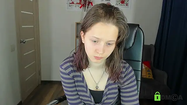 Snapshot of Alina_Mills chatting on 05-16-26, 07:05 Alina Mills online show from 05-16-26, 07:05