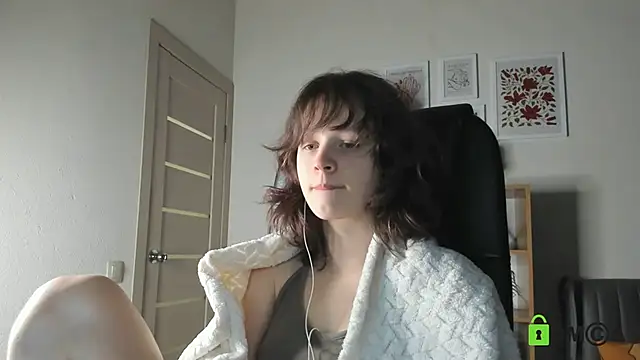Snapshot of Alina_Mills chatting on 06-21-26, 11:02 Alina Mills online show from 06-21-26, 11:02