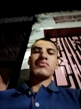 Snapshot of Rogersmit2 chatting on 05-06-26, 01:36 Rogersmit2 online show from 05-06-26, 01:36
