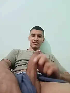 Snapshot of Rogersmit2 chatting on 06-22-26, 07:00 Rogersmit2 online show from 06-22-26, 07:00