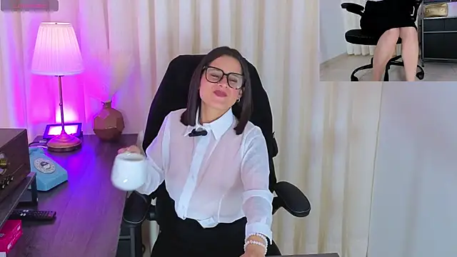 Alice milf  online show from 04-18-26, 12:09