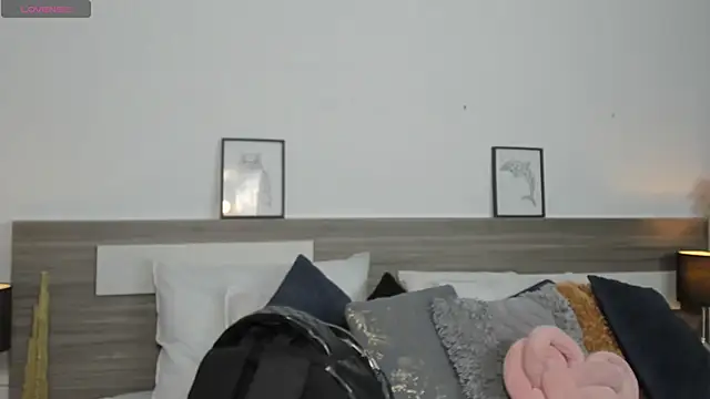 SaraaJhonsonn online show from 04-15-26, 02:46