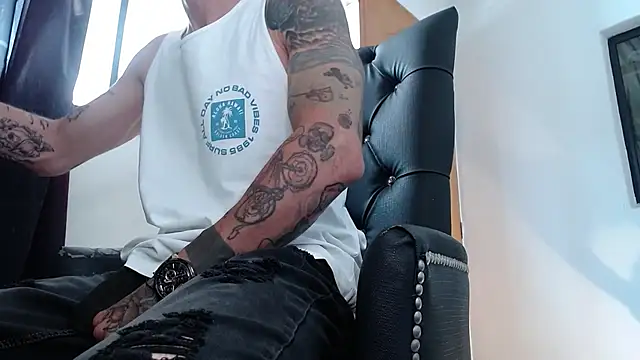 Snapshot of ren_stipee chatting on 02-20-25, 09:09 ren stipee online show from 02-20-25, 09:09