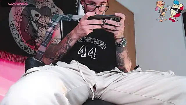 Snapshot of ren_stipee chatting on 10-01-25, 10:10 ren stipee online show from 10-01-25, 10:10