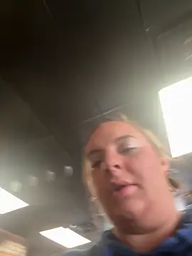 lairarose online show from 10-24-25, 04:14