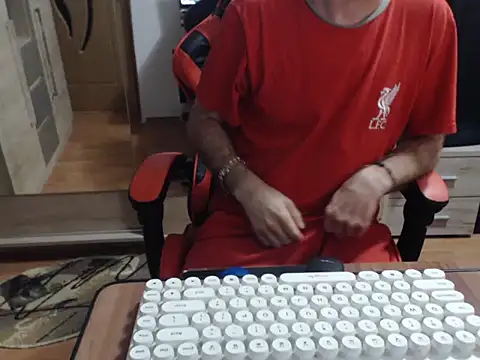 uncutguy01 online show from 09-26-25, 03:54