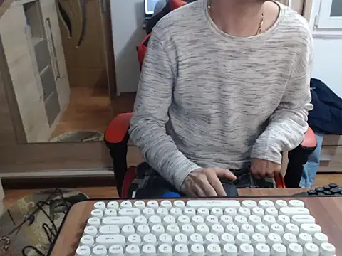 uncutguy01 online show from 10-04-25, 05:38