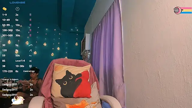 AllisonCatUwU online show from 01-21-25, 08:43