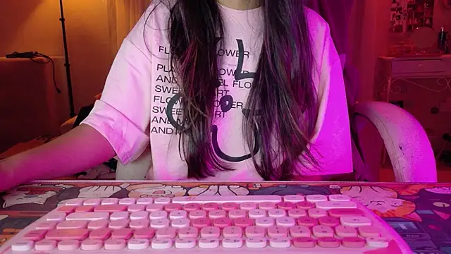 AllisonCatUwU online show from 06-17-26, 04:08