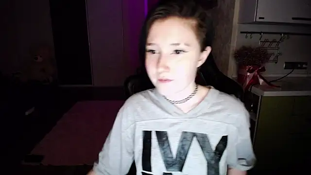 Snapshot of Kira_Bakker chatting on 03-01-25, 03:16 Kira Bakker online show from 03-01-25, 03:16