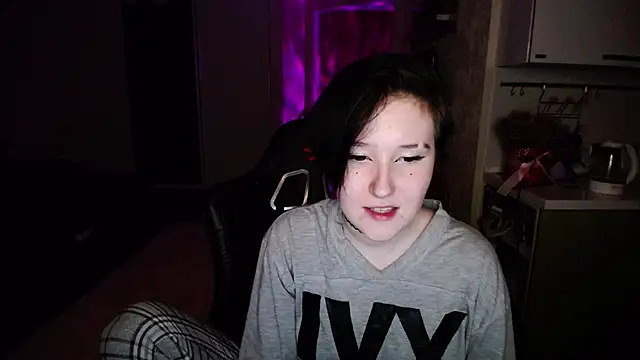 Snapshot of Kira_Bakker chatting on 03-18-25, 01:43 Kira Bakker online show from 03-18-25, 01:43