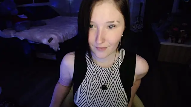 Snapshot of Kira_Bakker chatting on 10-02-25, 11:45 Kira Bakker online show from 10-02-25, 11:45