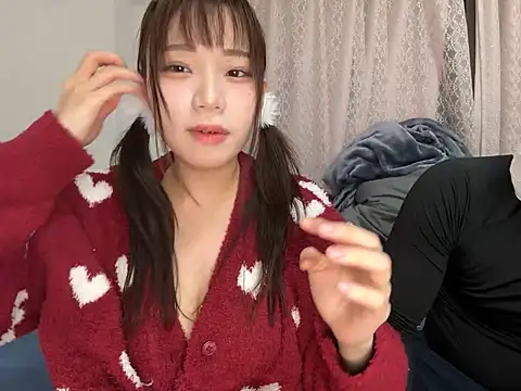 Snapshot of Riri__oo chatting on 01-15-25, 11:43 Riri oo online show from 01-15-25, 11:43