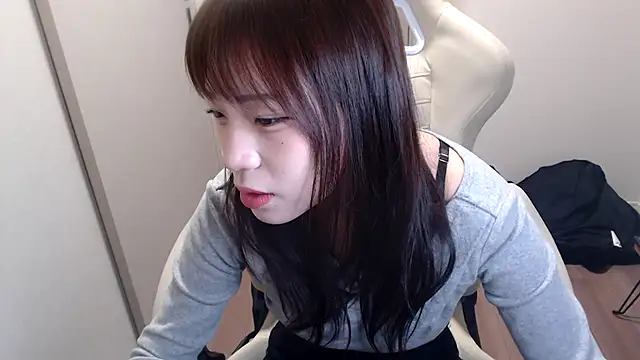 Snapshot of Riri__oo chatting on 01-31-25, 04:36 Riri oo online show from 01-31-25, 04:36