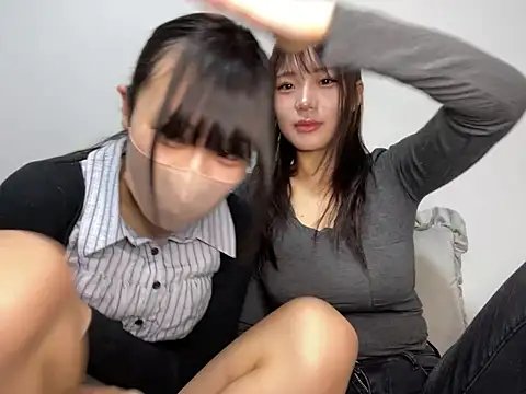 Snapshot of Riri__oo chatting on 02-02-25, 04:37 Riri oo online show from 02-02-25, 04:37