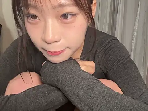 Snapshot of Riri__oo chatting on 02-12-25, 11:07 Riri oo online show from 02-12-25, 11:07