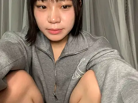 Snapshot of Riri__oo chatting on 03-11-25, 12:06 Riri oo online show from 03-11-25, 12:06