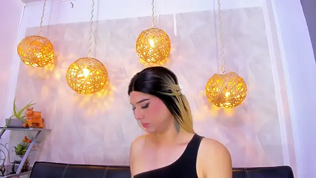 victoria aleia  online show from 02-15-25, 07:50