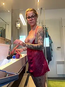 Snapshot of Tatjana_Sue chatting on 12-30-24, 11:48 Tatjana Sue online show from 12-30-24, 11:48