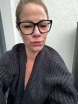 Snapshot of Tatjana_Sue chatting on 04-21-26, 03:28 Tatjana Sue online show from 04-21-26, 03:28