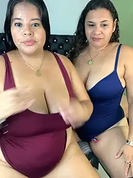 Snapshot of twocurvylatins chatting on 08-01-26, 05:56 twocurvylatins online show from 08-01-26, 05:56