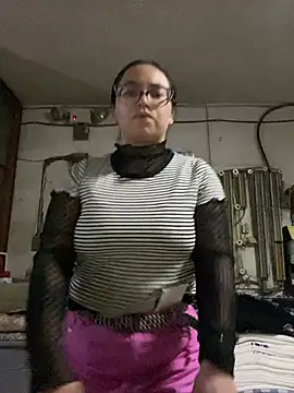 Snapshot of Lucrecia_33 chatting on 03-03-26, 03:56 Lucrecia 33 online show from 03-03-26, 03:56