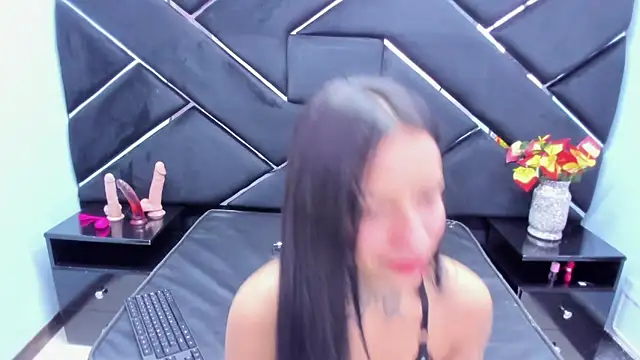 ChloeRosey online show from 10-31-25, 04:02