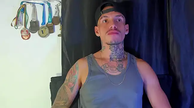 Snapshot of zyongracia chatting on 12-14-24, 12:01 zyongracia online show from 12-14-24, 12:01