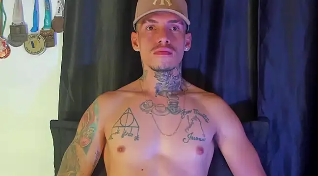 Snapshot of zyongracia chatting on 12-15-24, 12:29 zyongracia online show from 12-15-24, 12:29