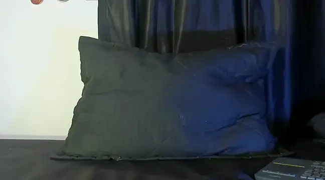 Snapshot of zyongracia chatting on 12-17-24, 12:22 zyongracia online show from 12-17-24, 12:22