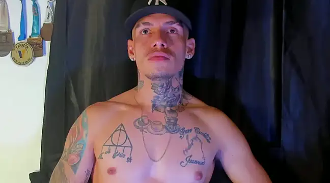 Snapshot of zyongracia chatting on 12-24-24, 09:50 zyongracia online show from 12-24-24, 09:50