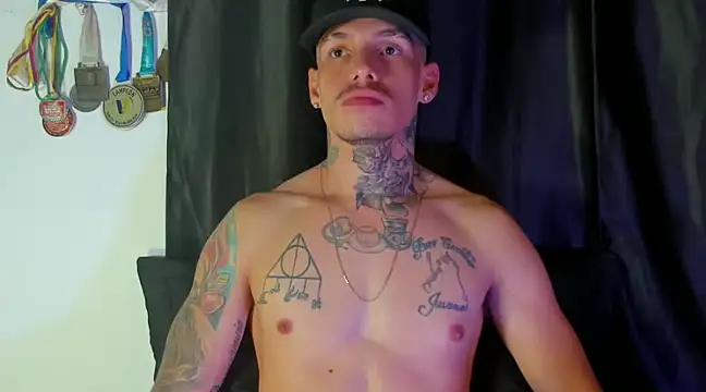 Snapshot of zyongracia chatting on 12-28-24, 09:52 zyongracia online show from 12-28-24, 09:52