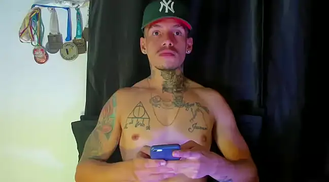 Snapshot of zyongracia chatting on 01-04-25, 12:27 zyongracia online show from 01-04-25, 12:27