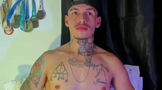 Snapshot of zyongracia chatting on 01-15-25, 11:19 zyongracia online show from 01-15-25, 11:19