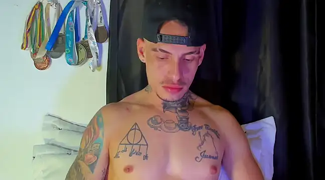 Snapshot of zyongracia chatting on 01-25-25, 12:17 zyongracia online show from 01-25-25, 12:17