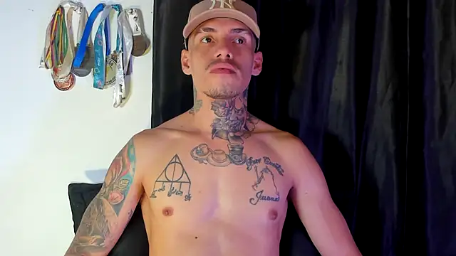 Snapshot of zyongracia chatting on 02-10-25, 04:58 zyongracia online show from 02-10-25, 04:58