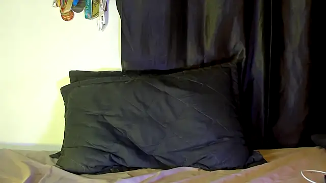 Snapshot of zyongracia chatting on 02-10-25, 08:00 zyongracia online show from 02-10-25, 08:00