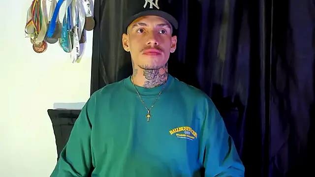 Snapshot of zyongracia chatting on 02-14-25, 11:53 zyongracia online show from 02-14-25, 11:53