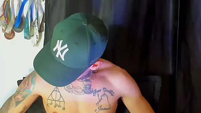 Snapshot of zyongracia chatting on 02-15-25, 01:27 zyongracia online show from 02-15-25, 01:27