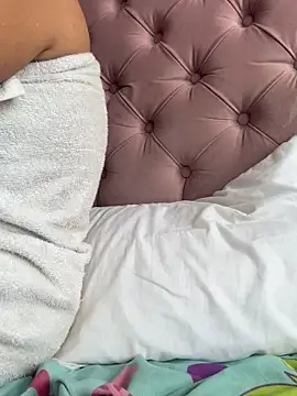 Pretty Isadora online show from 11-28-25, 07:05