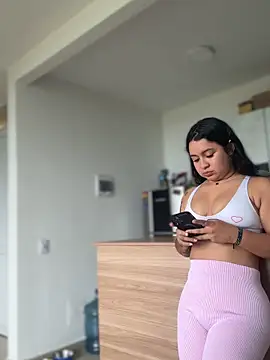 Pretty Isadora online show from 04-04-26, 08:50